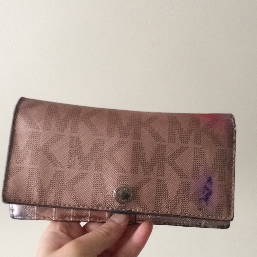 Used MIchael Kors hand wallet
